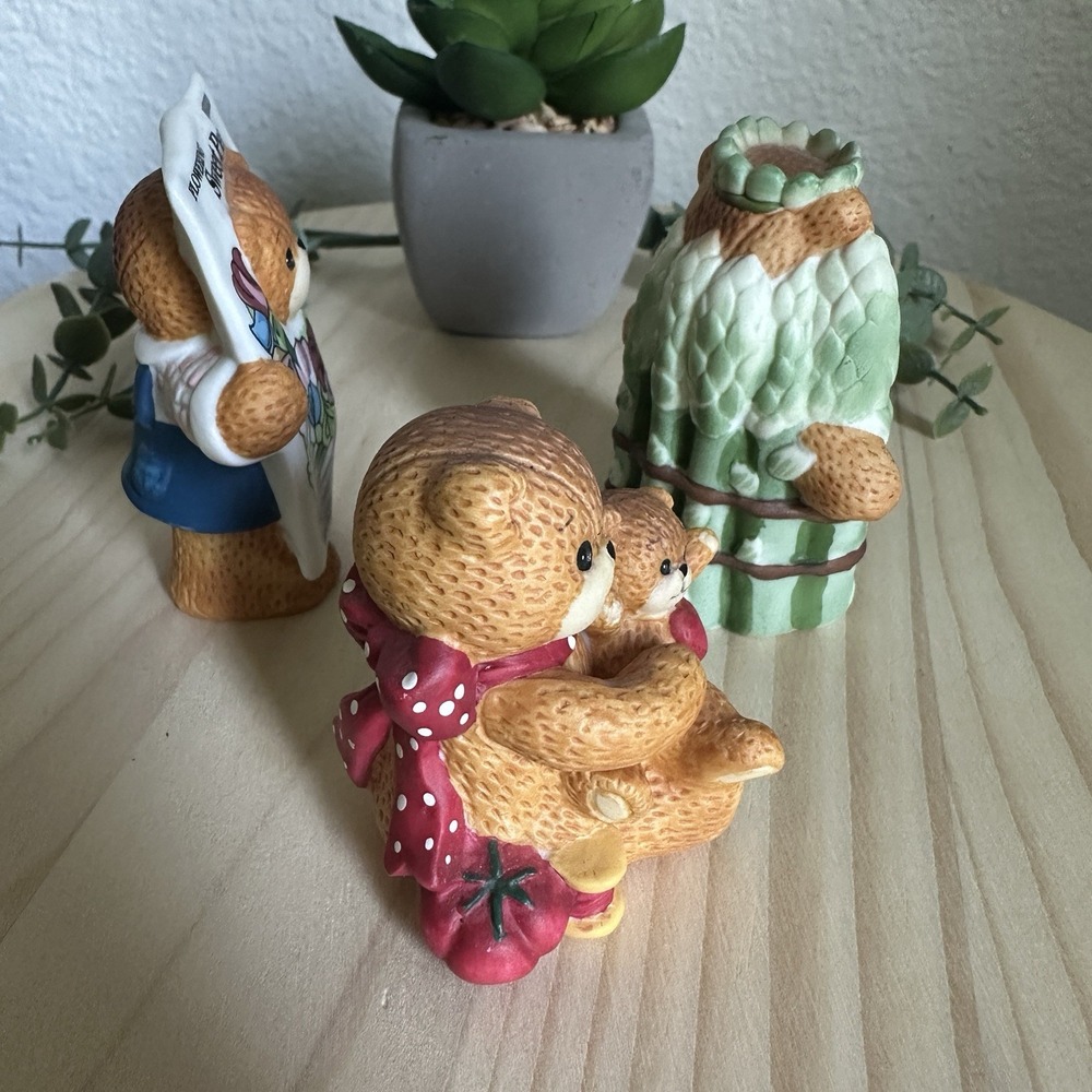 VTG Lucy and Me Bears Sweet Pea Asparagus Garden A Bear Doll Figurines Set Of 3 - Picture 8 of 15